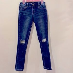 tractr jeans with ripped knee